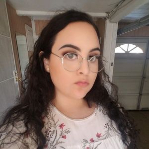 Meet your Posher, Damaris